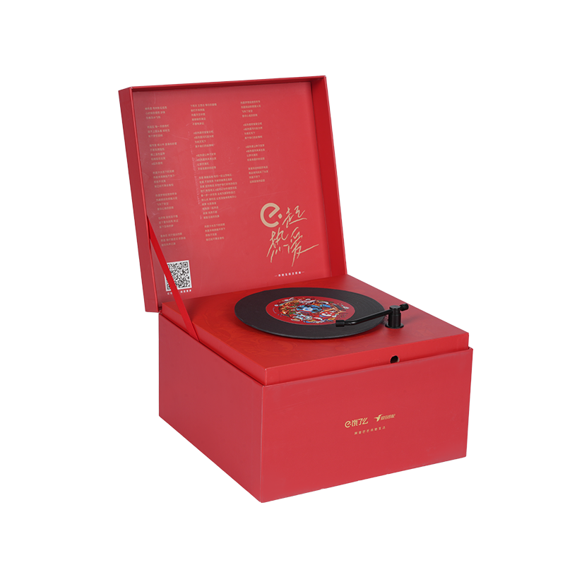 Pevná otočná hrací skříňka ve tvaru knihy s prázdninovou tématikou