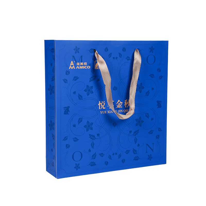 Vertikální kraftové papírové tašky s prázdninovou tématikou