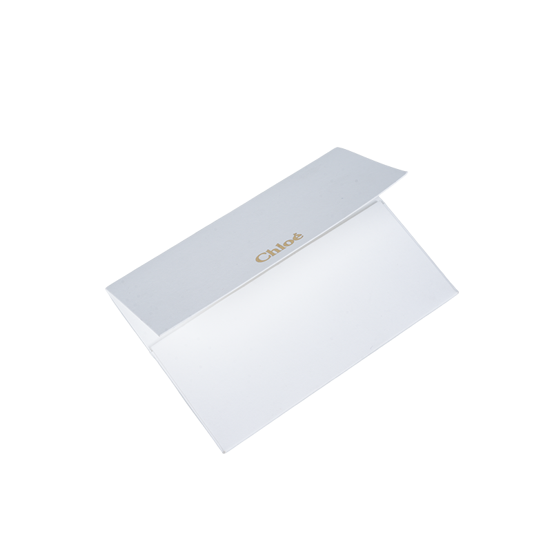 Dvouvrstvé bílé kartonové visačky pro balení oděvů