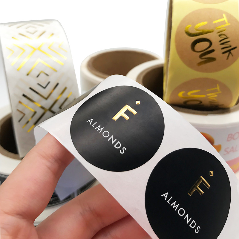 Lepicí štítek z potahovaného papíru